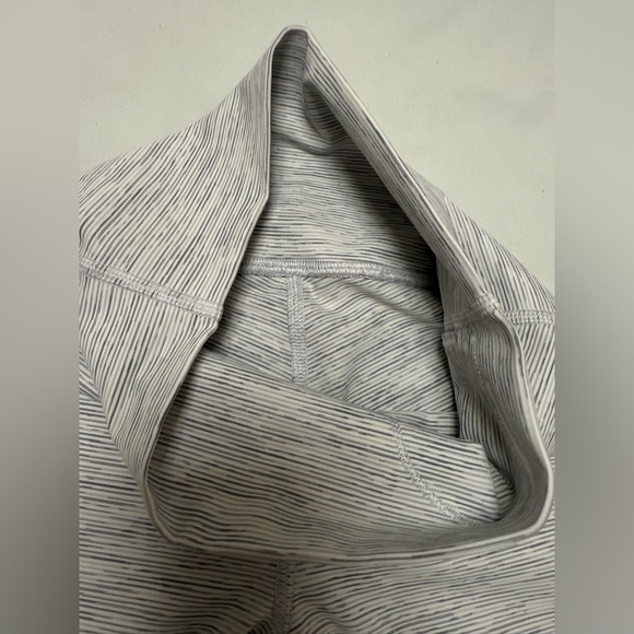 Lululemon Wunder Under High-Rise 7/8 Tight *Luxtreme 25" - Picture 6 of 9